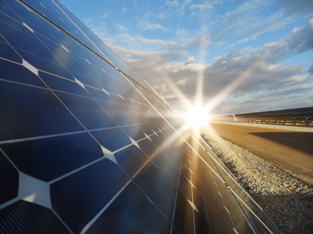 Are_Solar_Panels_Effective_in_Cloudy_Weather_638539429859970122